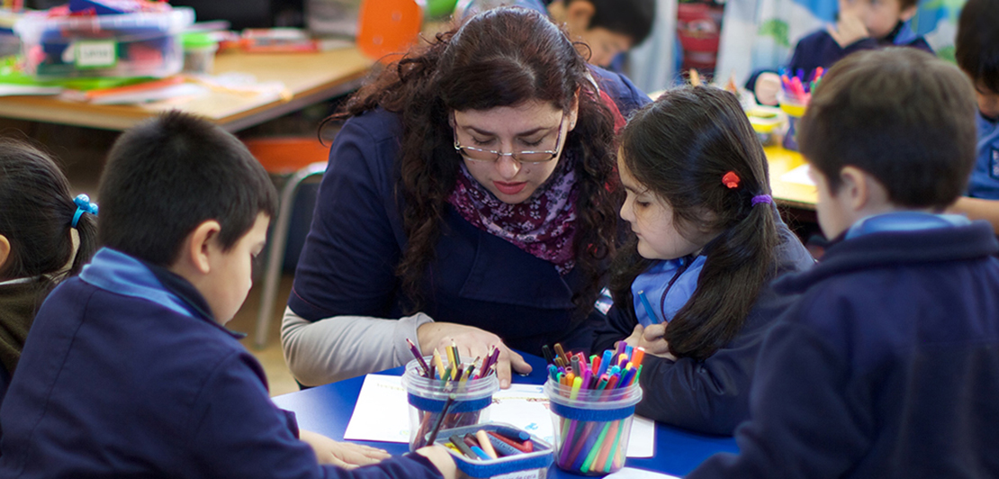 Leo Primero: Mineduc abre postulaciones para curso que potencia la enseñanza de lectura comprensiva y escritura en primero básico