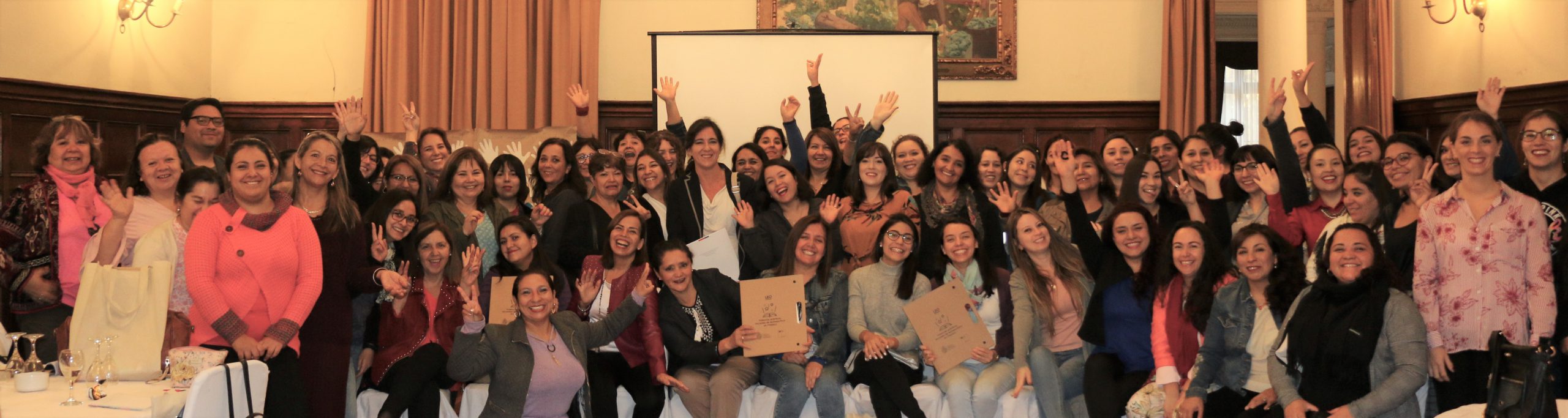 Comienza curso que fomenta la enseñanza de lectura comprensiva y escritura en primero básico